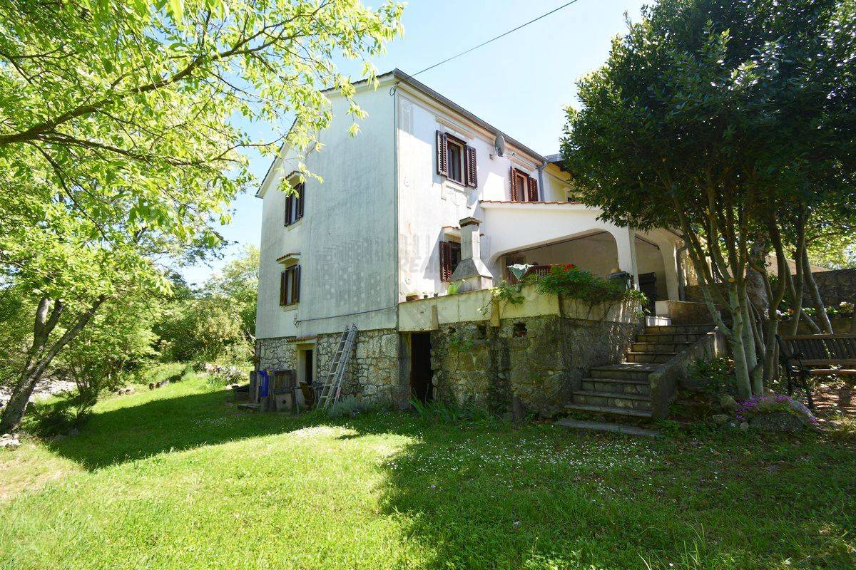 Prenovljena hiša z velikim vrtom! Otok Krk