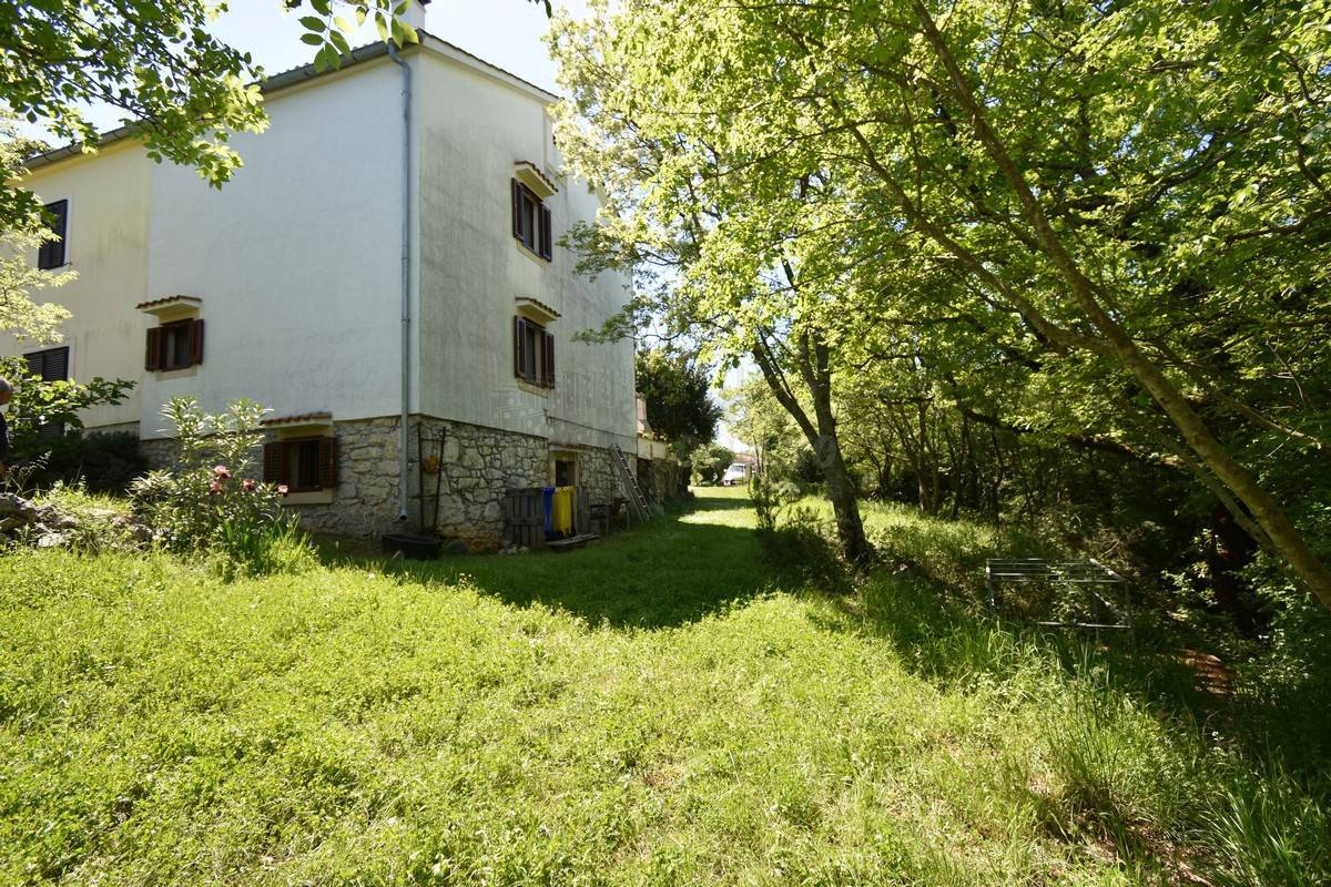 Prenovljena hiša z velikim vrtom! Otok Krk