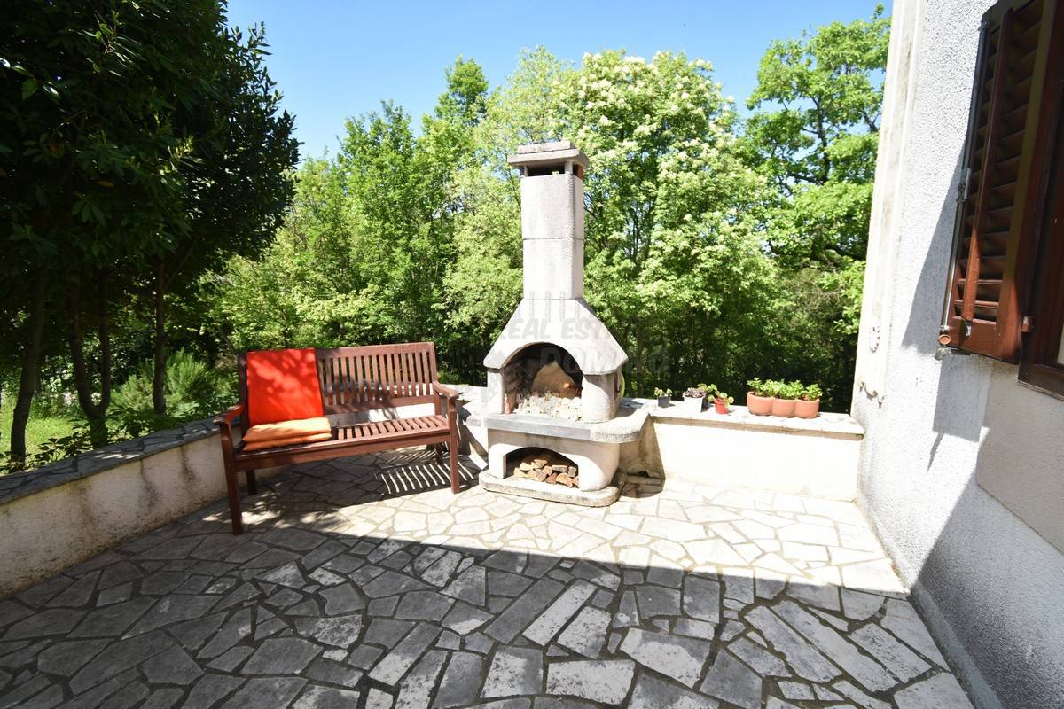 Prenovljena hiša z velikim vrtom! Otok Krk