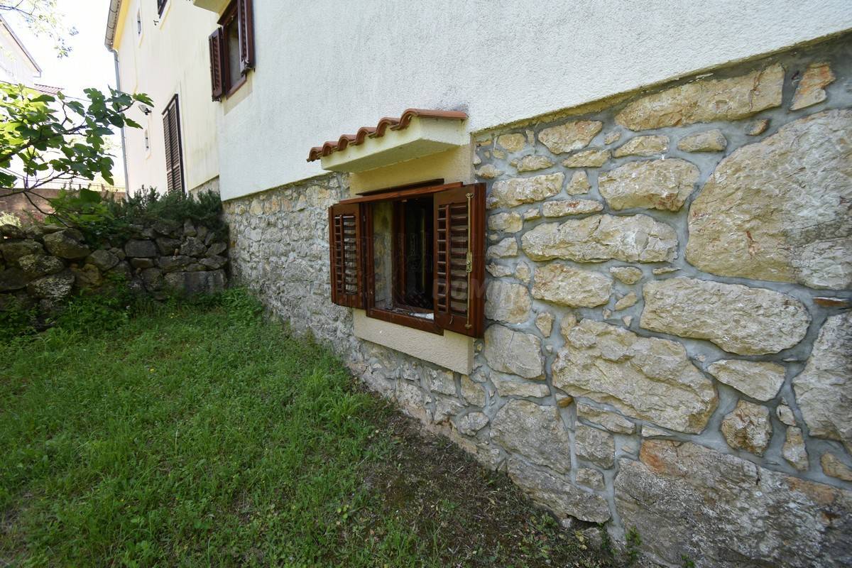 Prenovljena hiša z velikim vrtom! Otok Krk