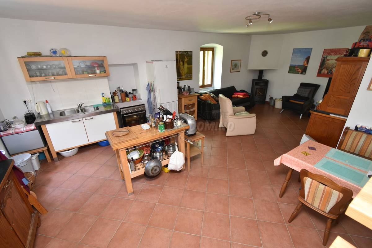 Prenovljena hiša z velikim vrtom! Otok Krk