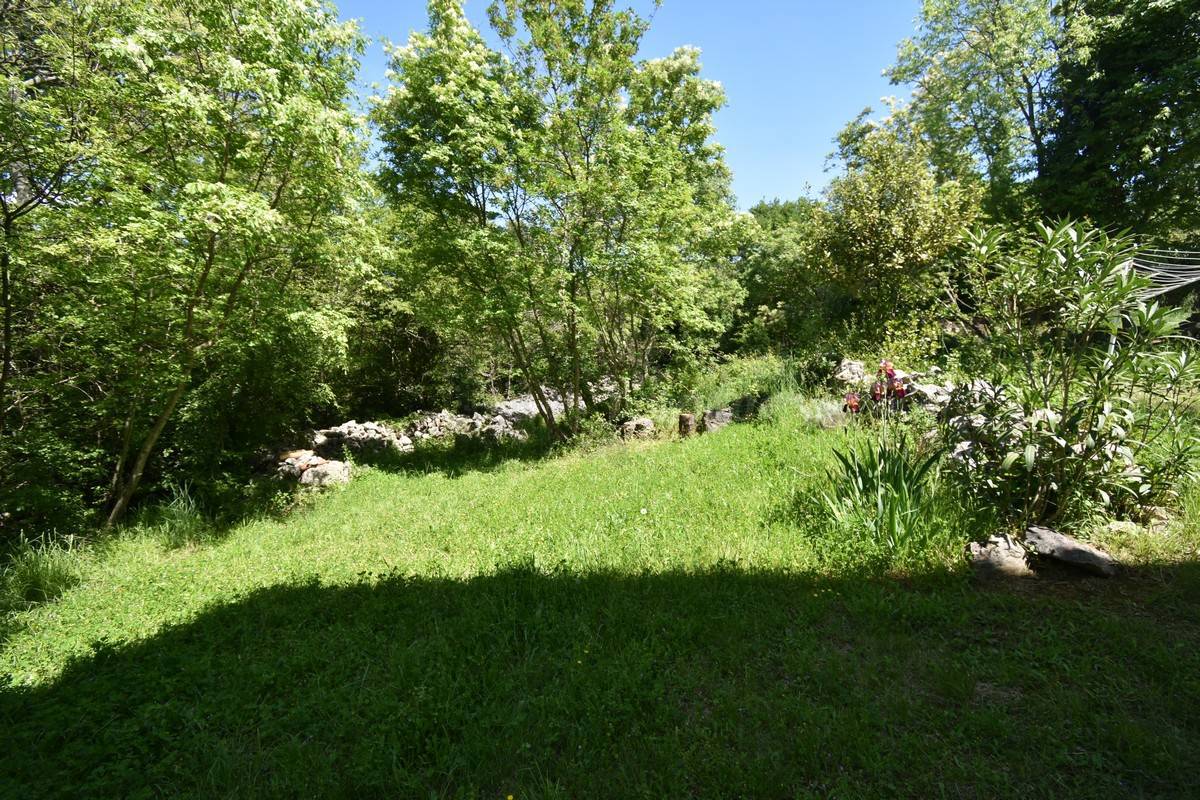 Prenovljena hiša z velikim vrtom! Otok Krk