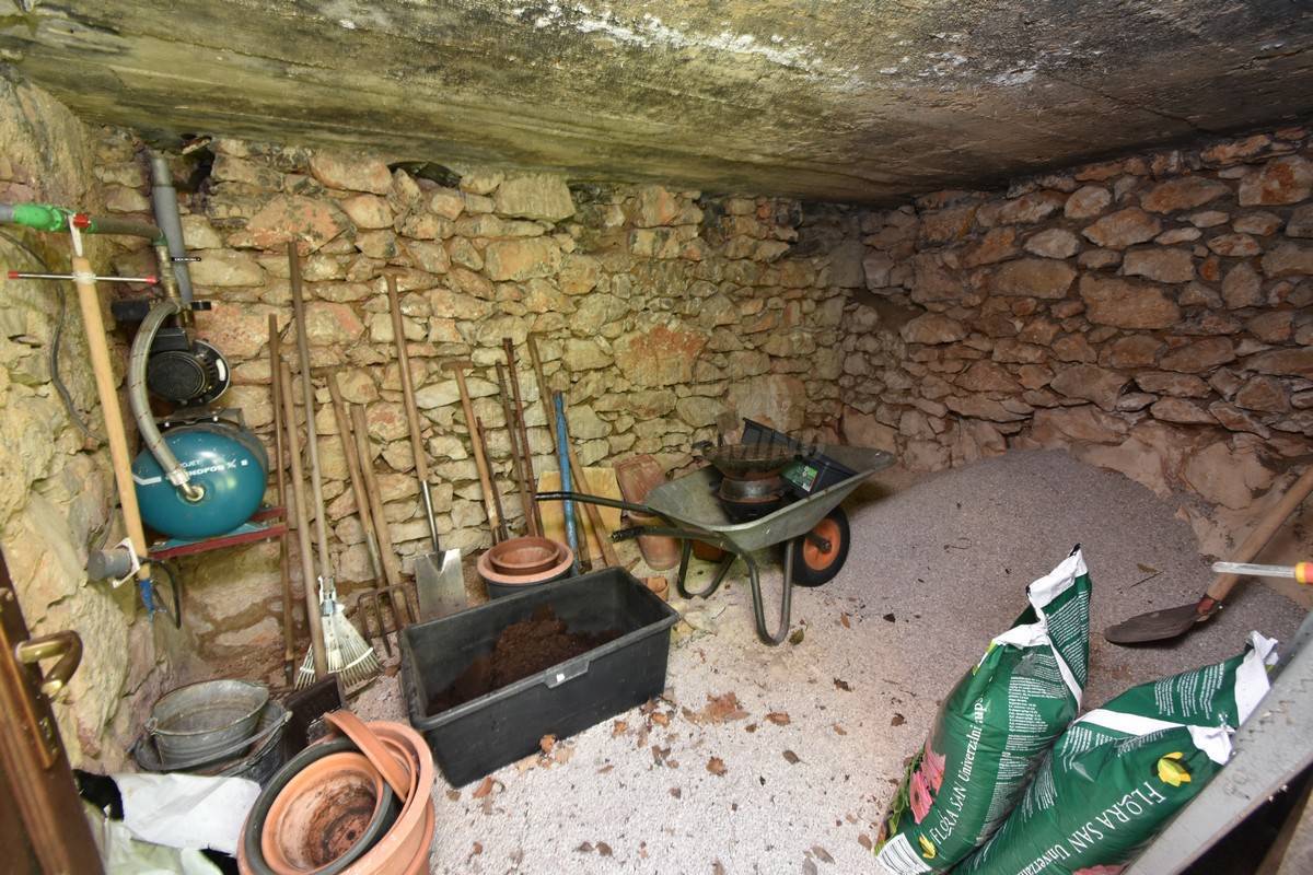 Prenovljena hiša z velikim vrtom! Otok Krk