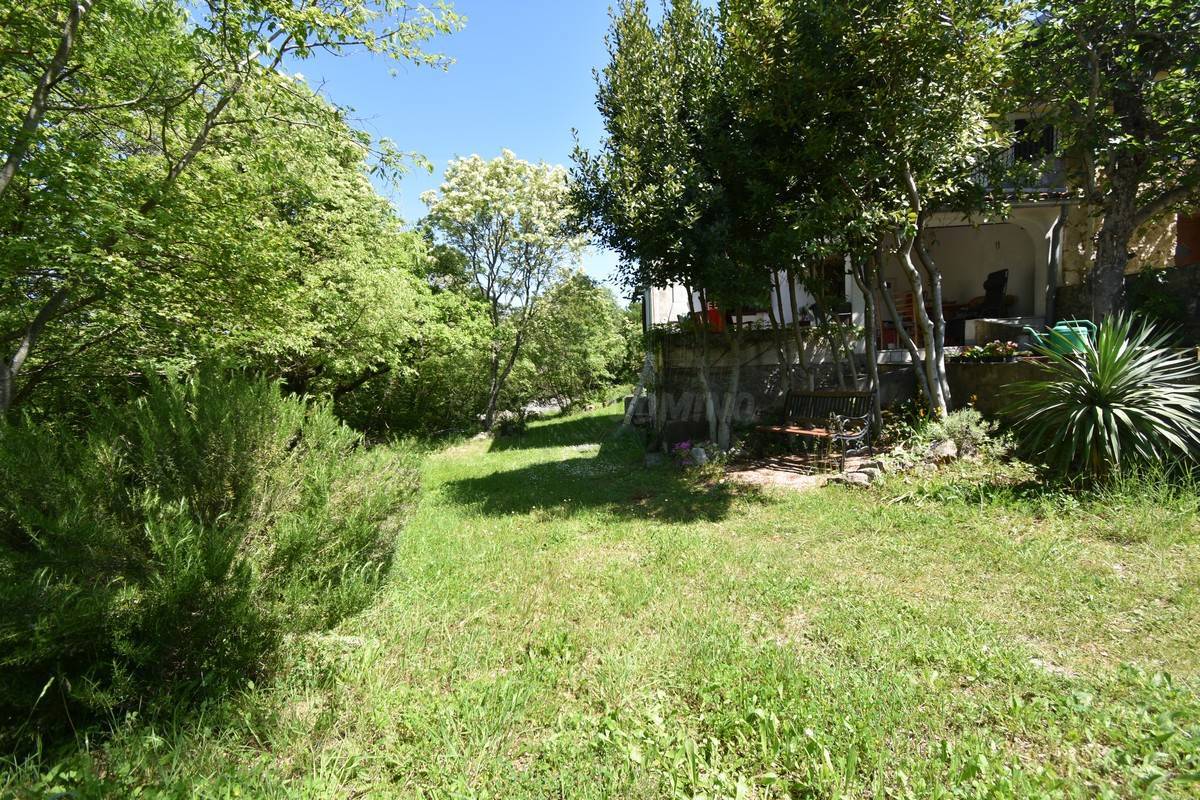 Prenovljena hiša z velikim vrtom! Otok Krk