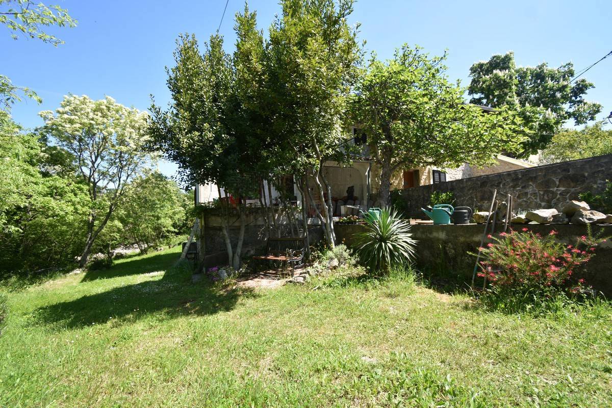 Prenovljena hiša z velikim vrtom! Otok Krk