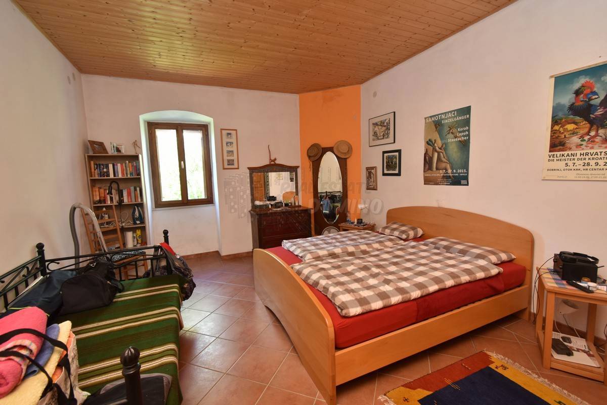 Prenovljena hiša z velikim vrtom! Otok Krk