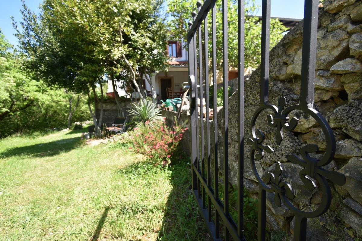 Prenovljena hiša z velikim vrtom! Otok Krk