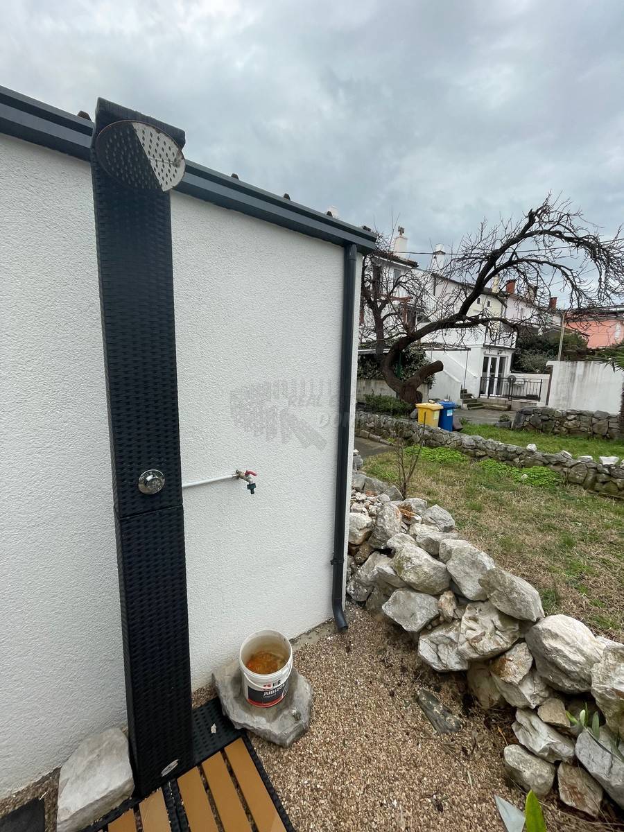 Lepa, prenovljena hiša z vrtom 150 m od morja! Punat