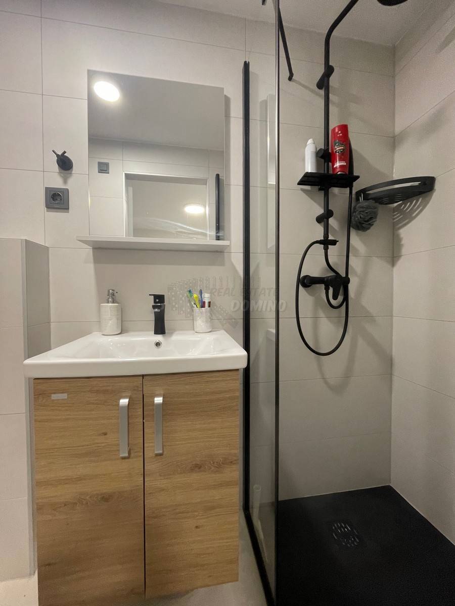 Lepa, prenovljena hiša z vrtom 150 m od morja! Punat