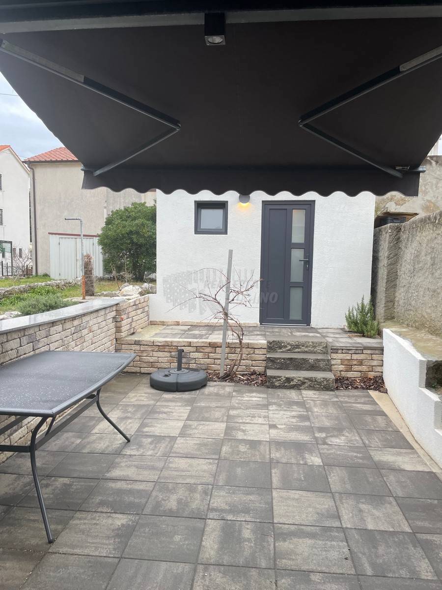 Lepa, prenovljena hiša z vrtom 150 m od morja! Punat