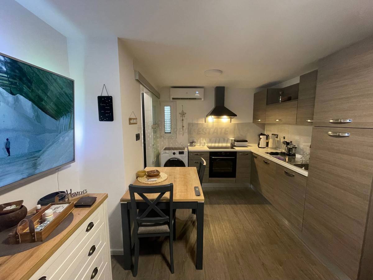 Lepa, prenovljena hiša z vrtom 150 m od morja! Punat