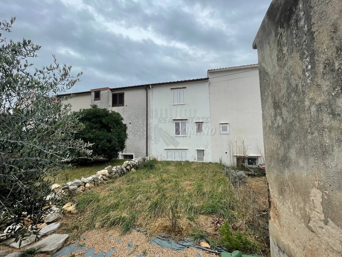 Lepa, prenovljena hiša z vrtom 150 m od morja! Punat