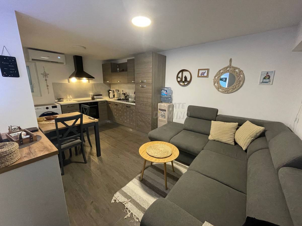 Lepa, prenovljena hiša z vrtom 150 m od morja! Punat