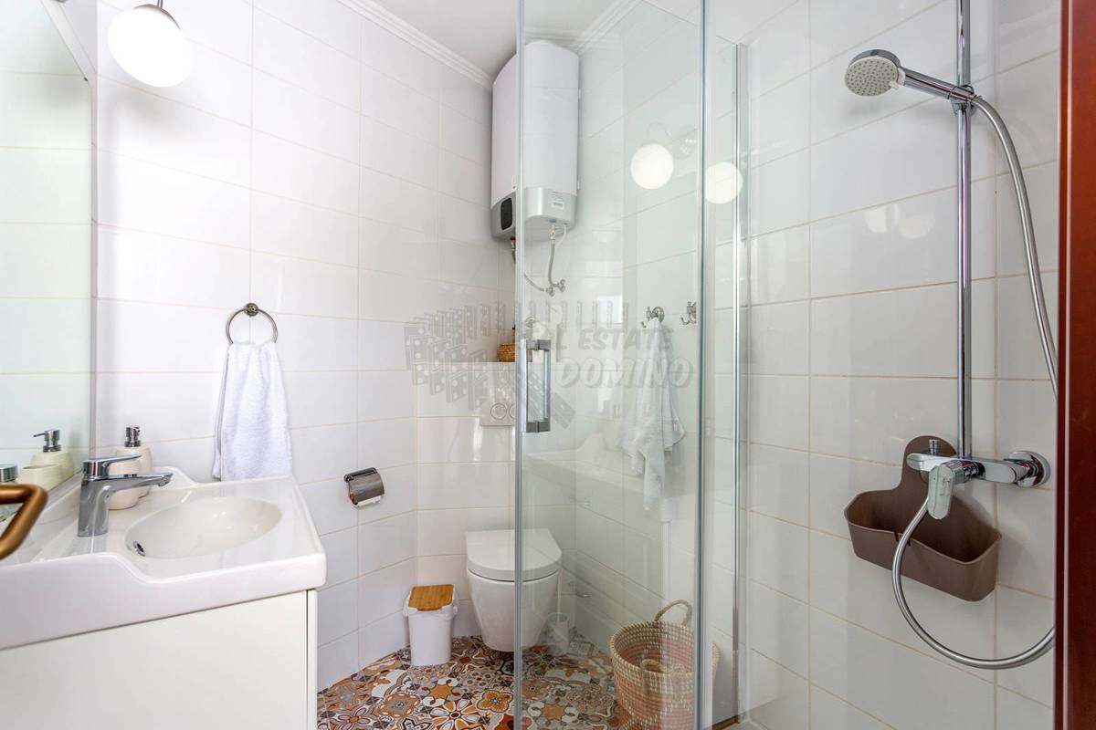 Čudovita hiša z bazenom!! Otok Krk!