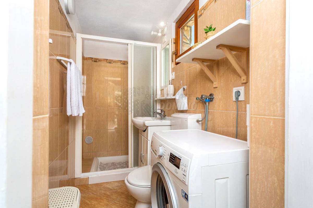 Čudovita hiša z bazenom!! Otok Krk!