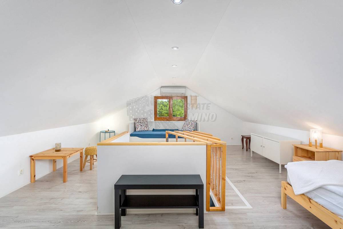 Čudovita hiša z bazenom!! Otok Krk!