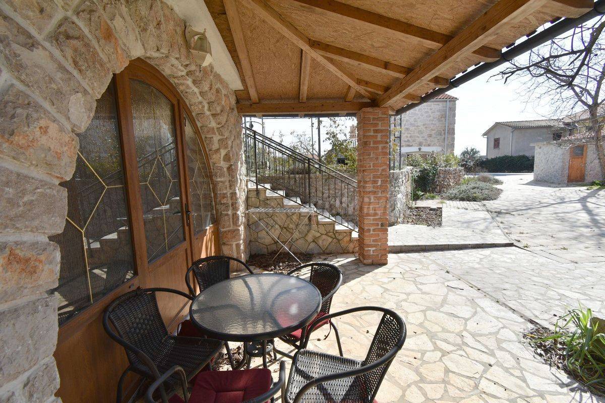 Hiša Dobrinj, 150m2