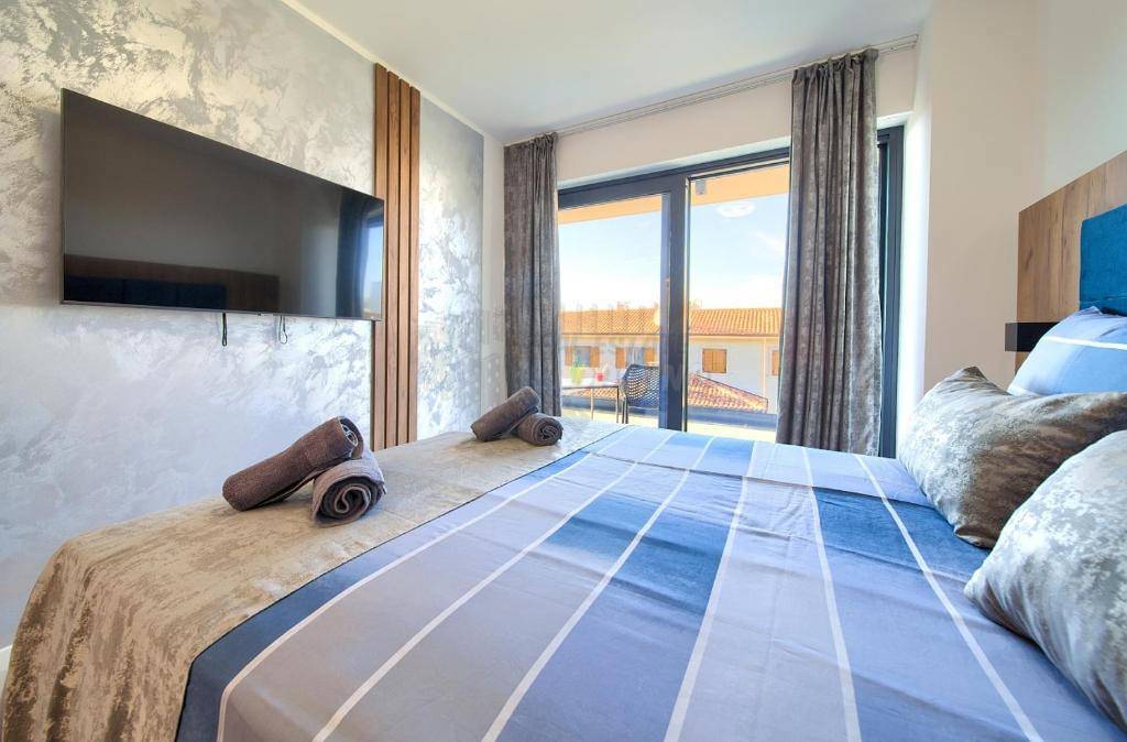 Čudovit apartma v Malinski! Bazen in vrt!