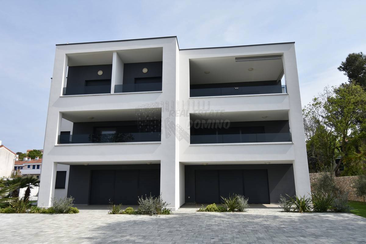 Penthouse 100 metrov od plaže z dvigalom!