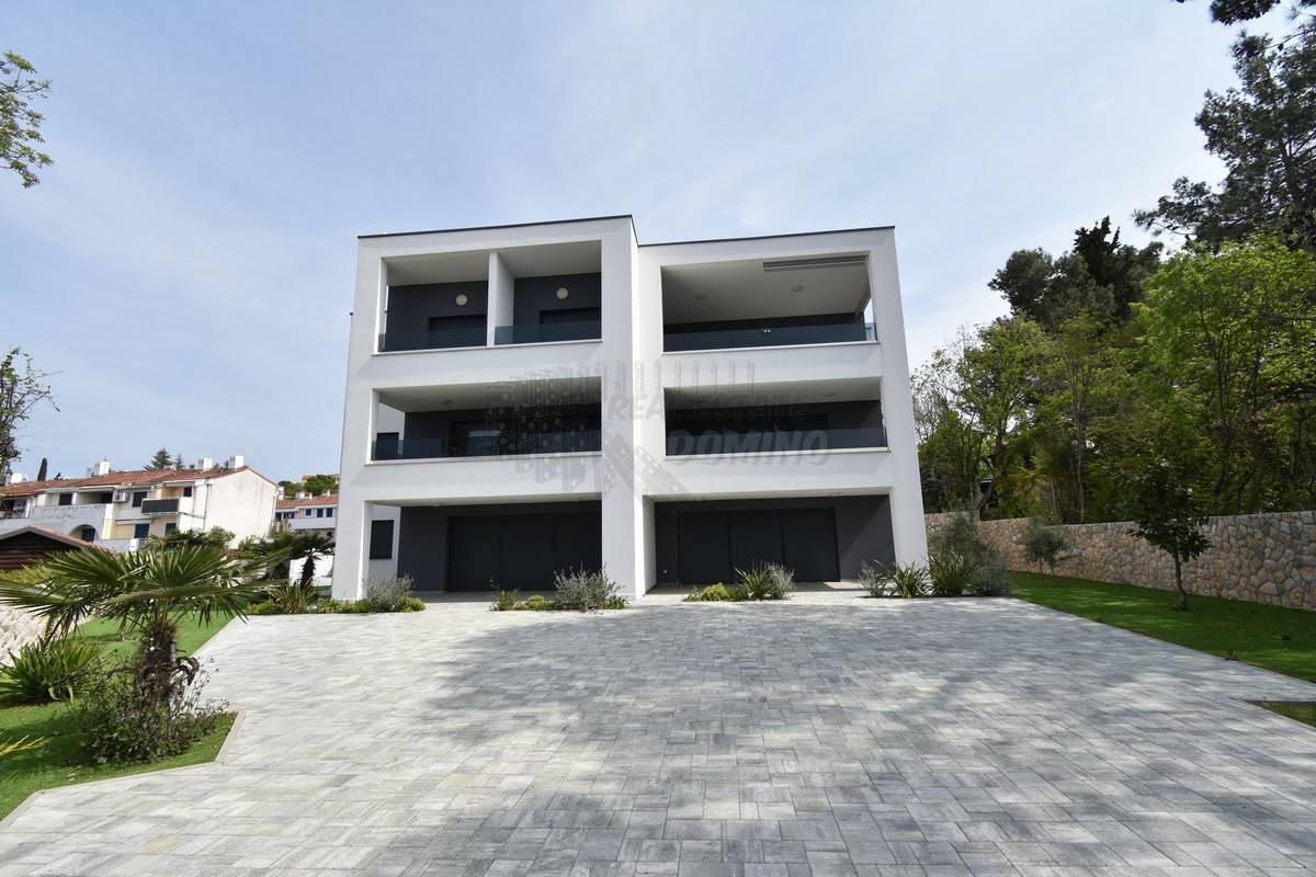 Penthouse 100 metrov od plaže z dvigalom!