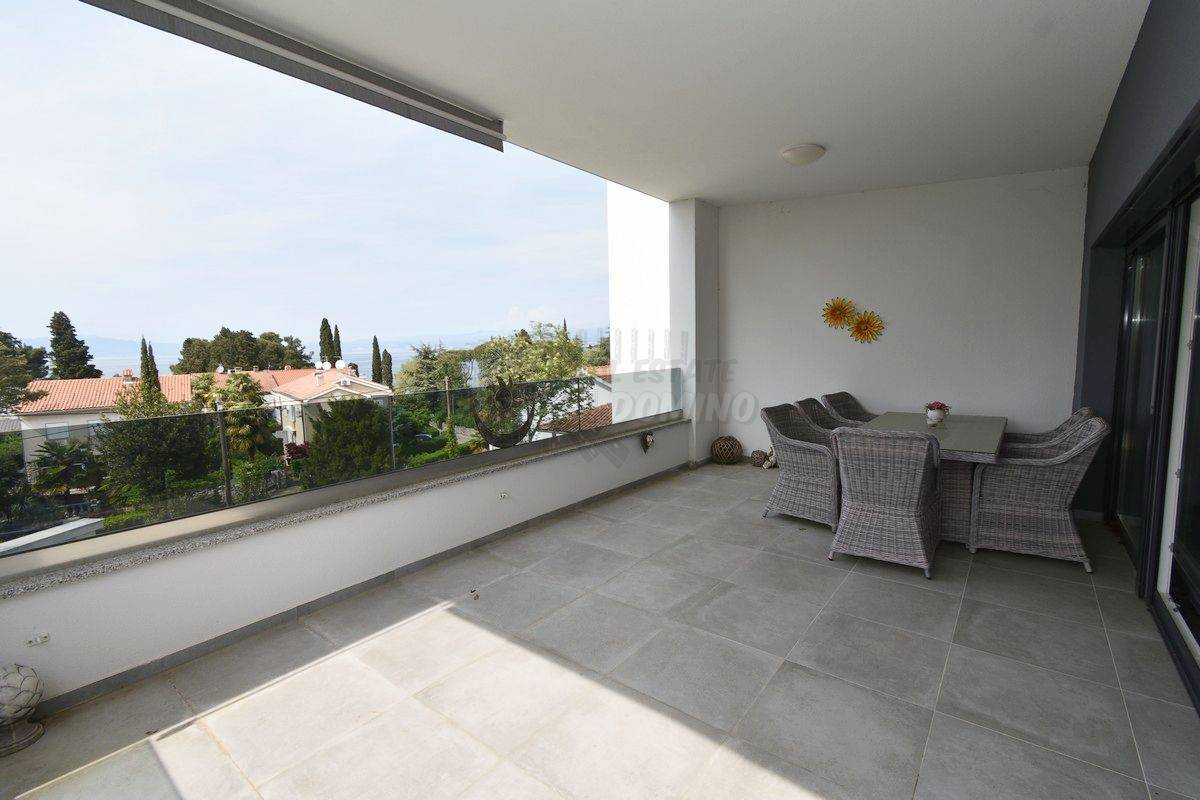 Penthouse 100 metrov od plaže z dvigalom!