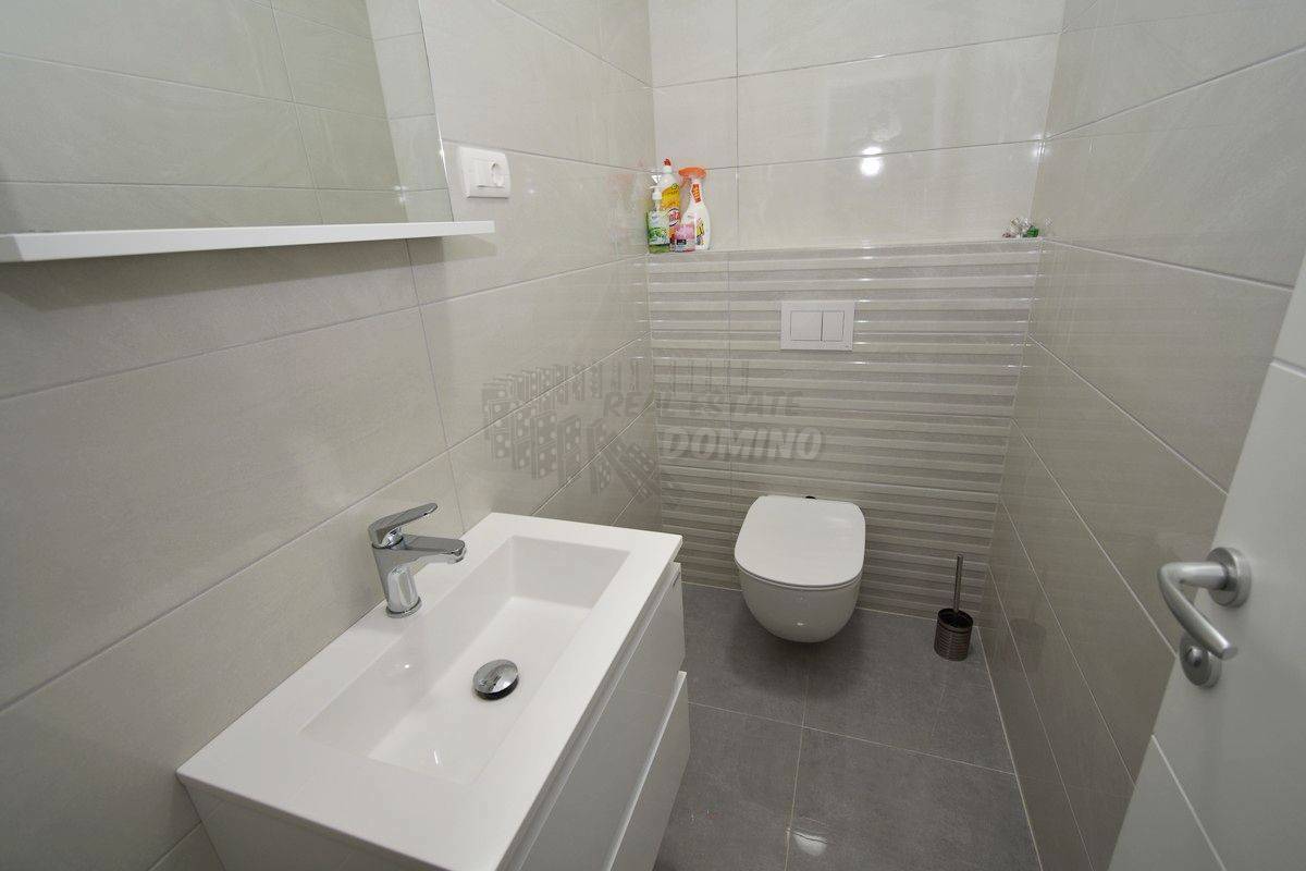 Penthouse 100 metrov od plaže z dvigalom!