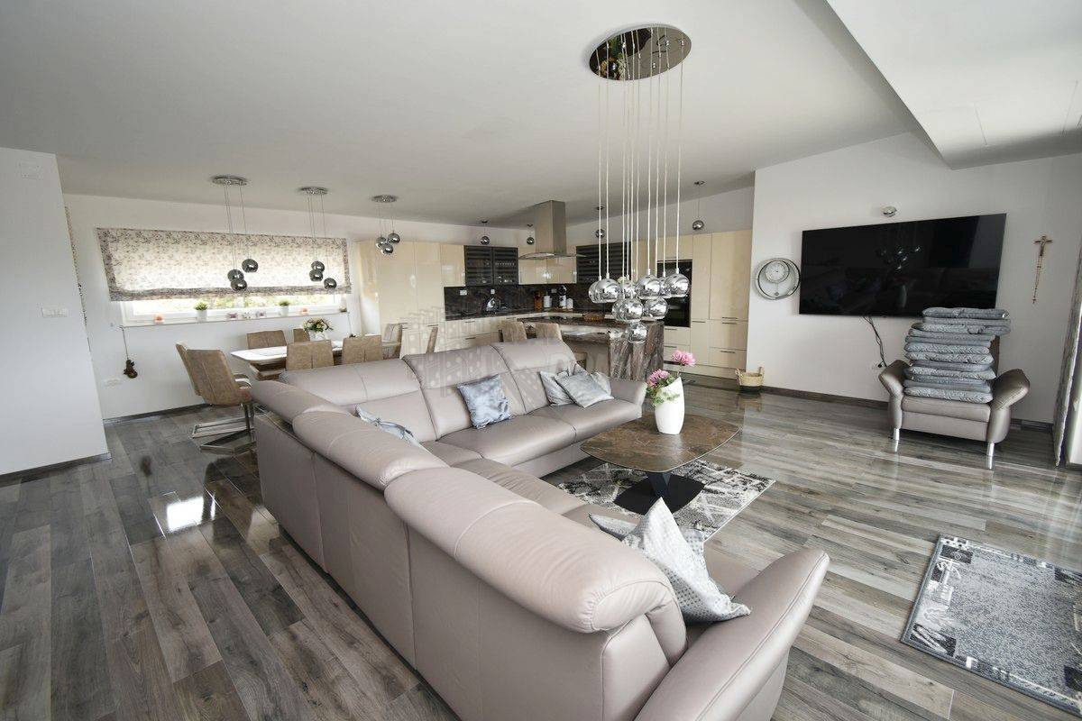 Penthouse 100 metrov od plaže z dvigalom!