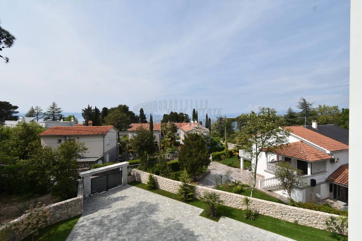 Penthouse 100 metrov od plaže z dvigalom!