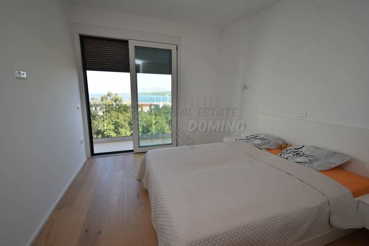 Luksuzni penthouse z bazenom na strehi in odprtim pogledom na morje!