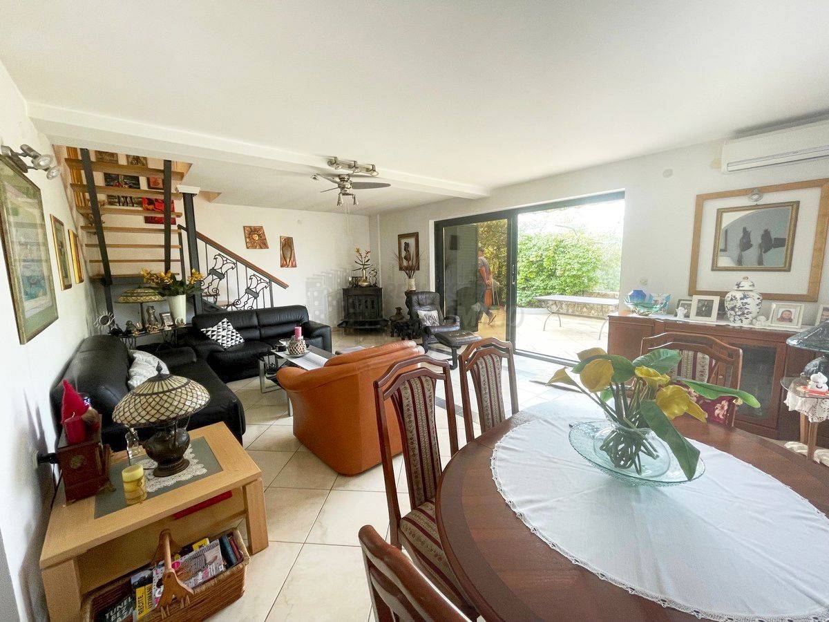 Hiša Dobrinj, 120m2