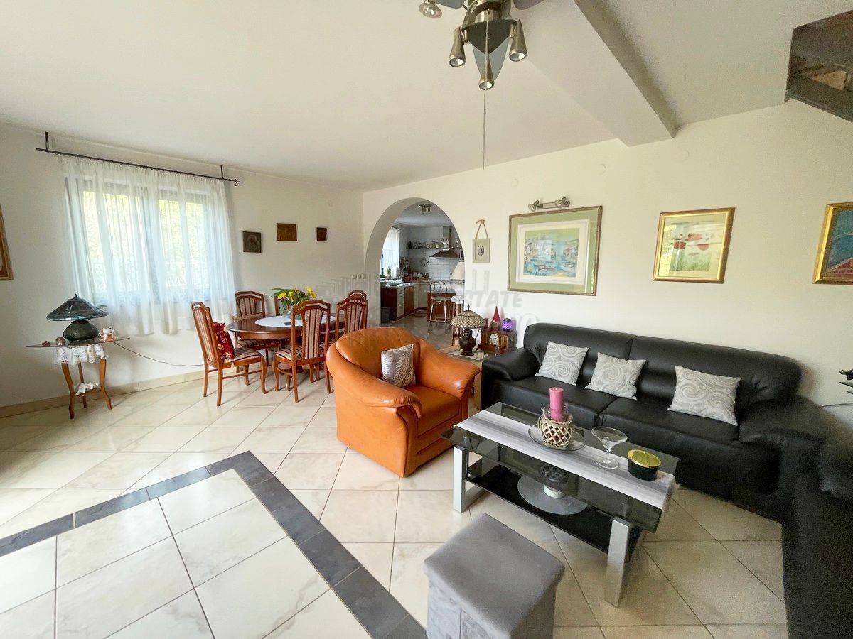 Hiša Dobrinj, 120m2