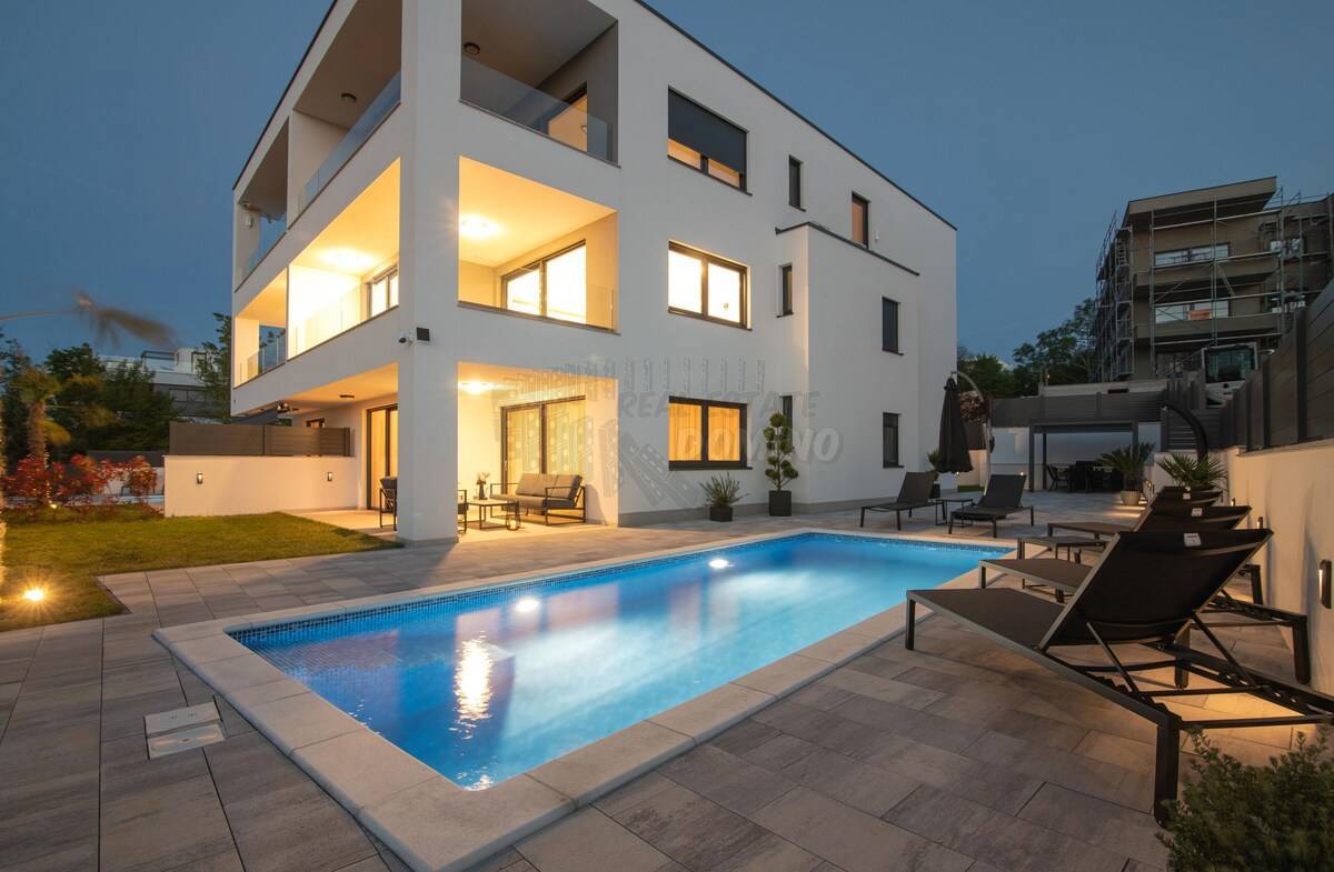 Luksuzno stanovanje na Rovi! Malinska