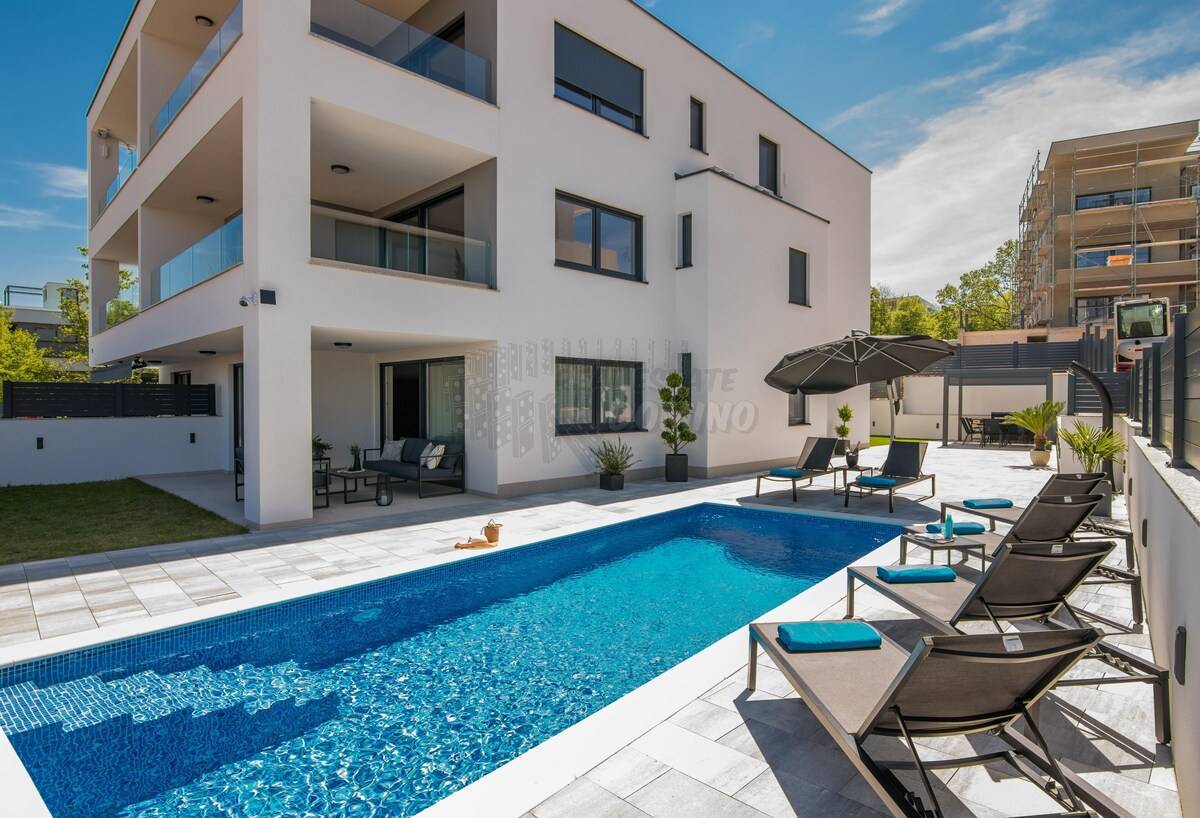 Luksuzno stanovanje na Rovi! Malinska