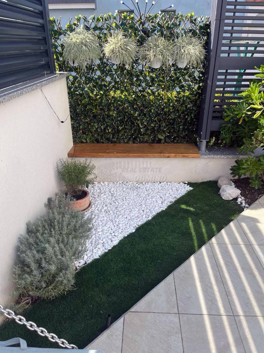 Apartma z veliko teraso, Malinska!