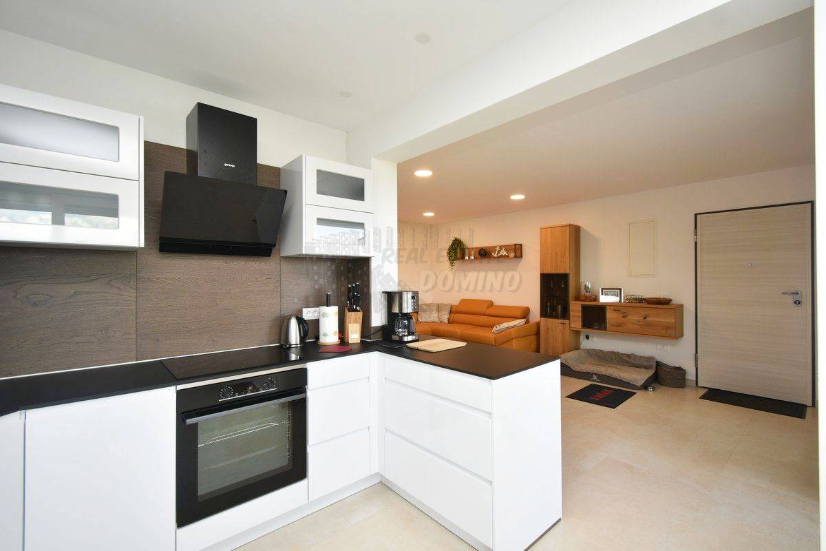 Elitni del Malinske, Rova, luksuzni apartma! Pogled na morje!