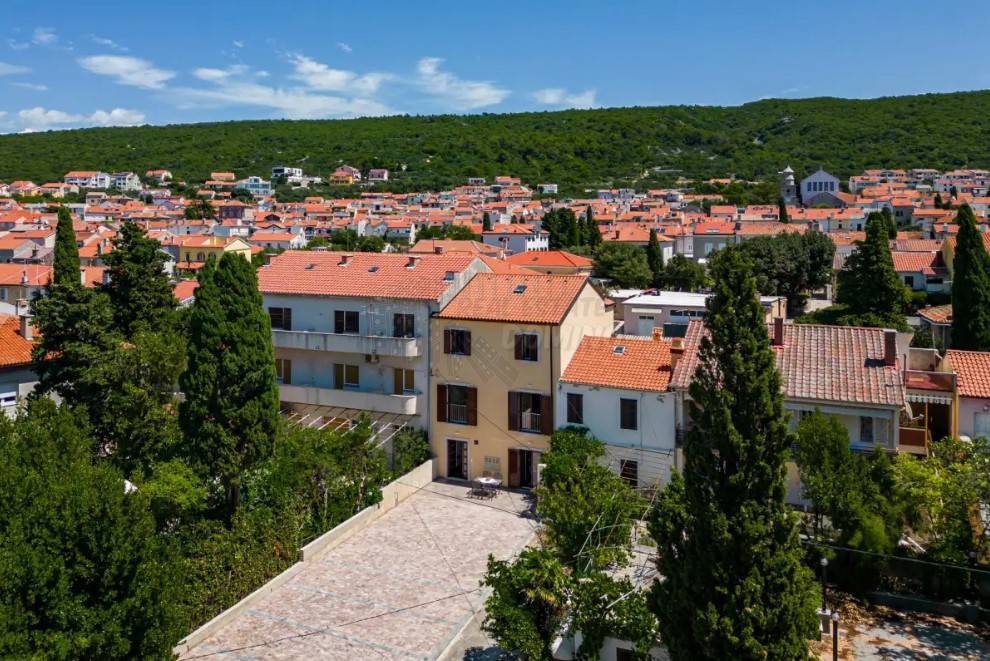 Čudovita hiša 50 metrov od morja! Punat!