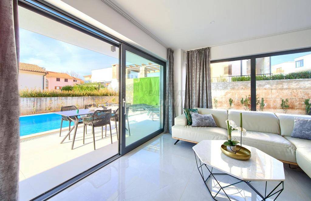 Čudovit apartma v Malinski! Bazen in vrt!