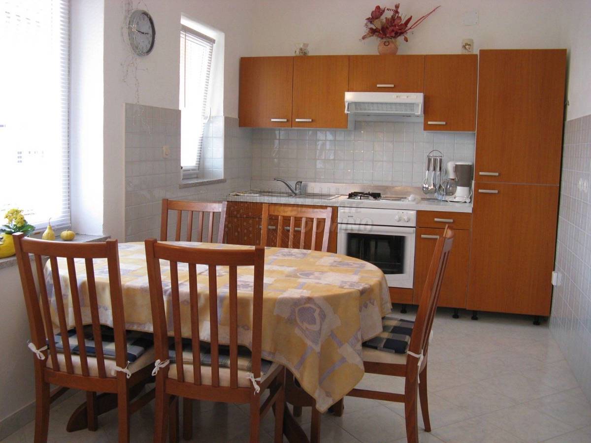 Mesto Krk-stanovanjska hiša za investicijo!