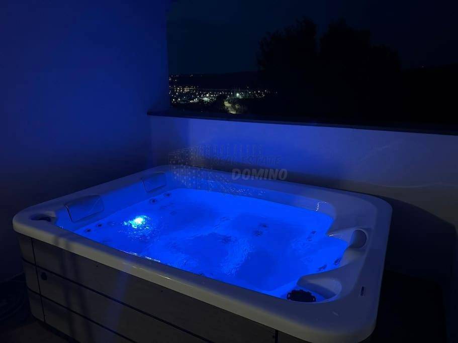 Čudovit Penthouse s panoramskim razgledom! Punat