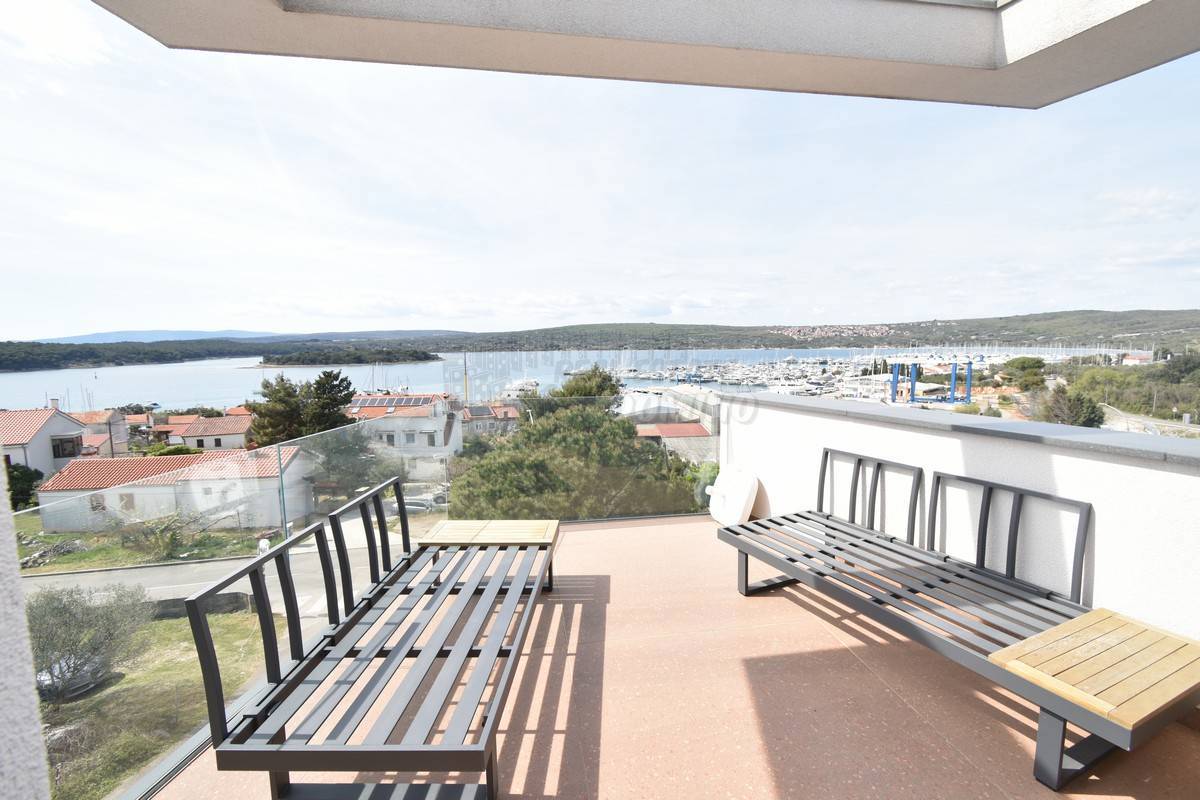 Čudovit Penthouse s panoramskim razgledom! Punat