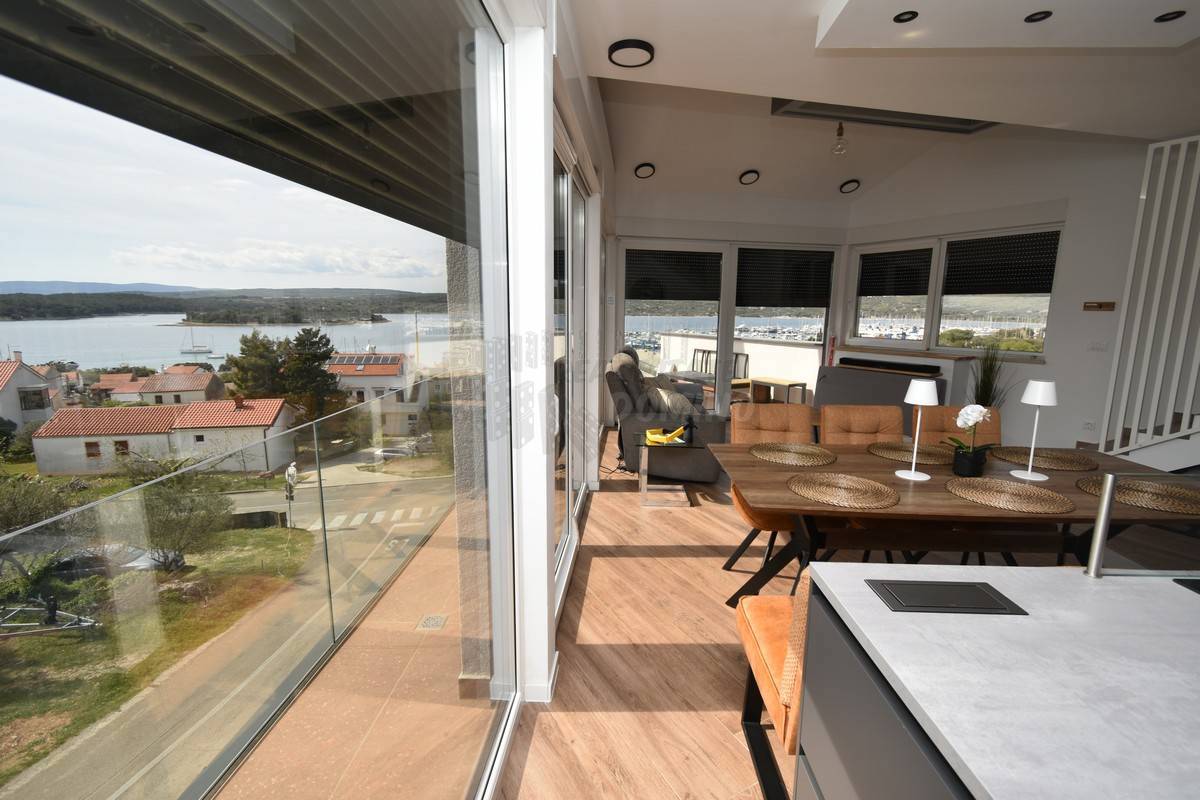 Čudovit Penthouse s panoramskim razgledom! Punat
