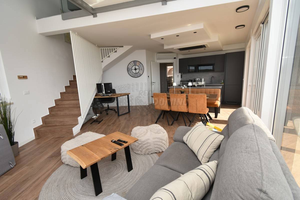 Čudovit Penthouse s panoramskim razgledom! Punat