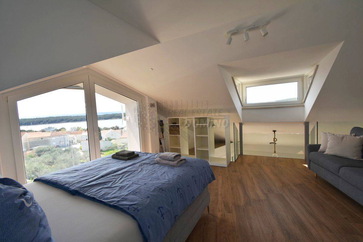 Čudovit Penthouse s panoramskim razgledom! Punat
