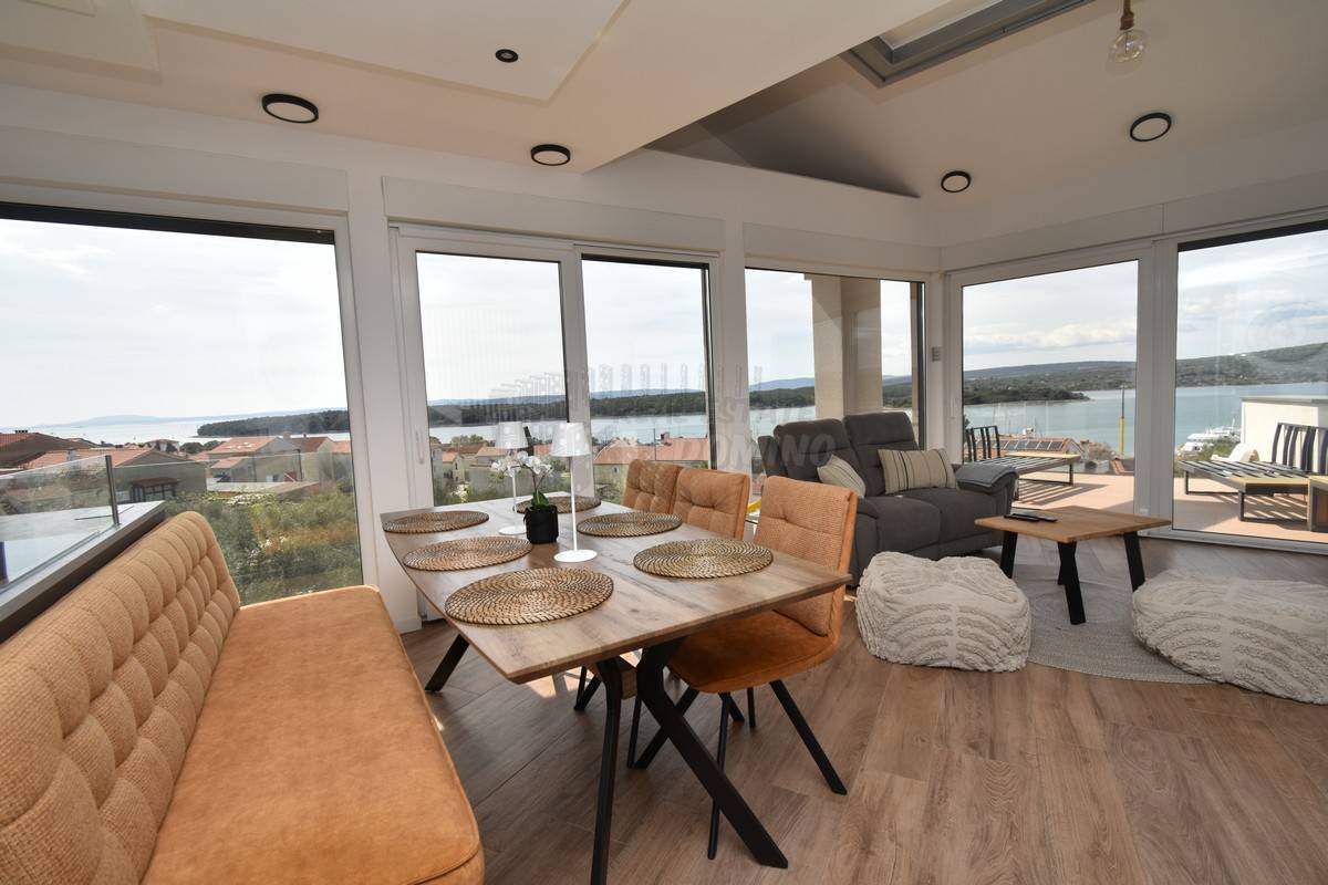 Čudovit Penthouse s panoramskim razgledom! Punat