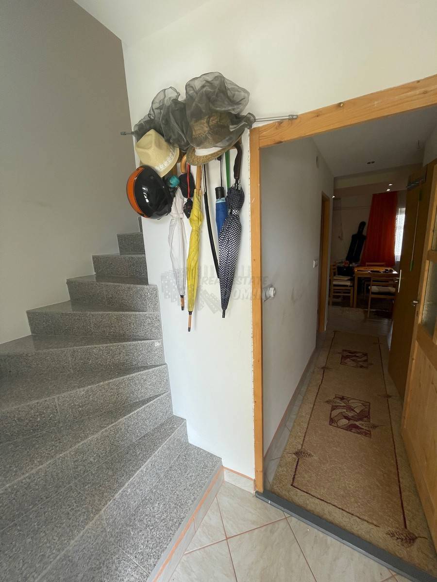 Prenovljena hiša z dvema stanovanjema! Punat