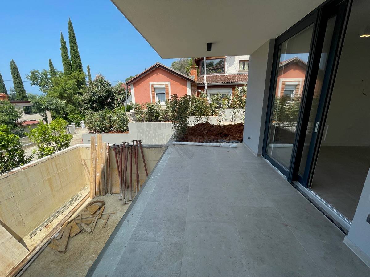 Stanovanje z vrtom in bazenom, novogradnja! Otok Krk