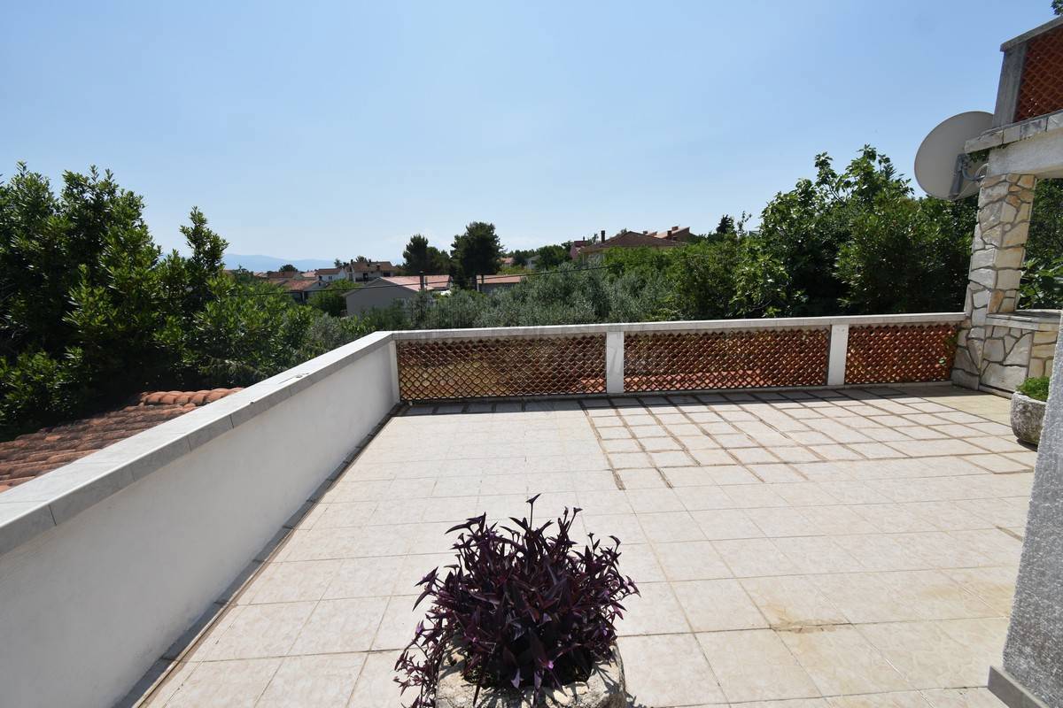 Hiša s 3 apartmaji in čudovitim razgledom! šilo!