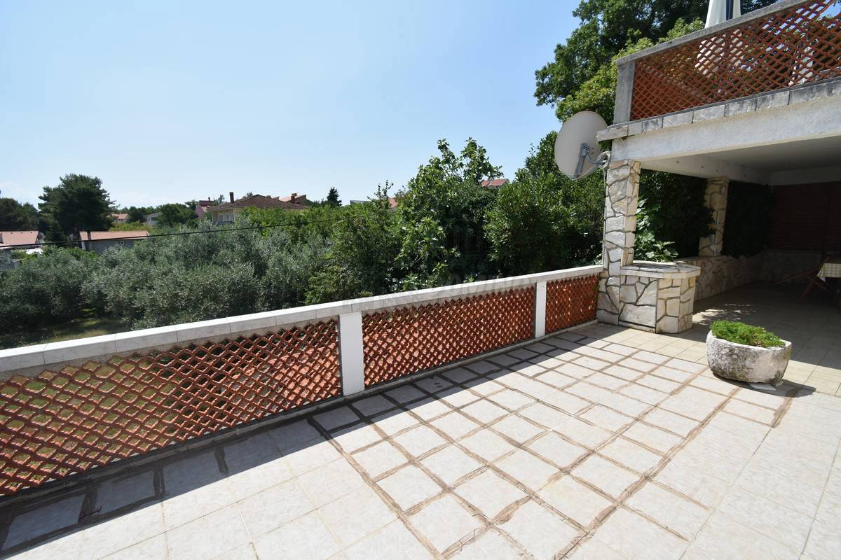 Hiša s 3 apartmaji in čudovitim razgledom! šilo!