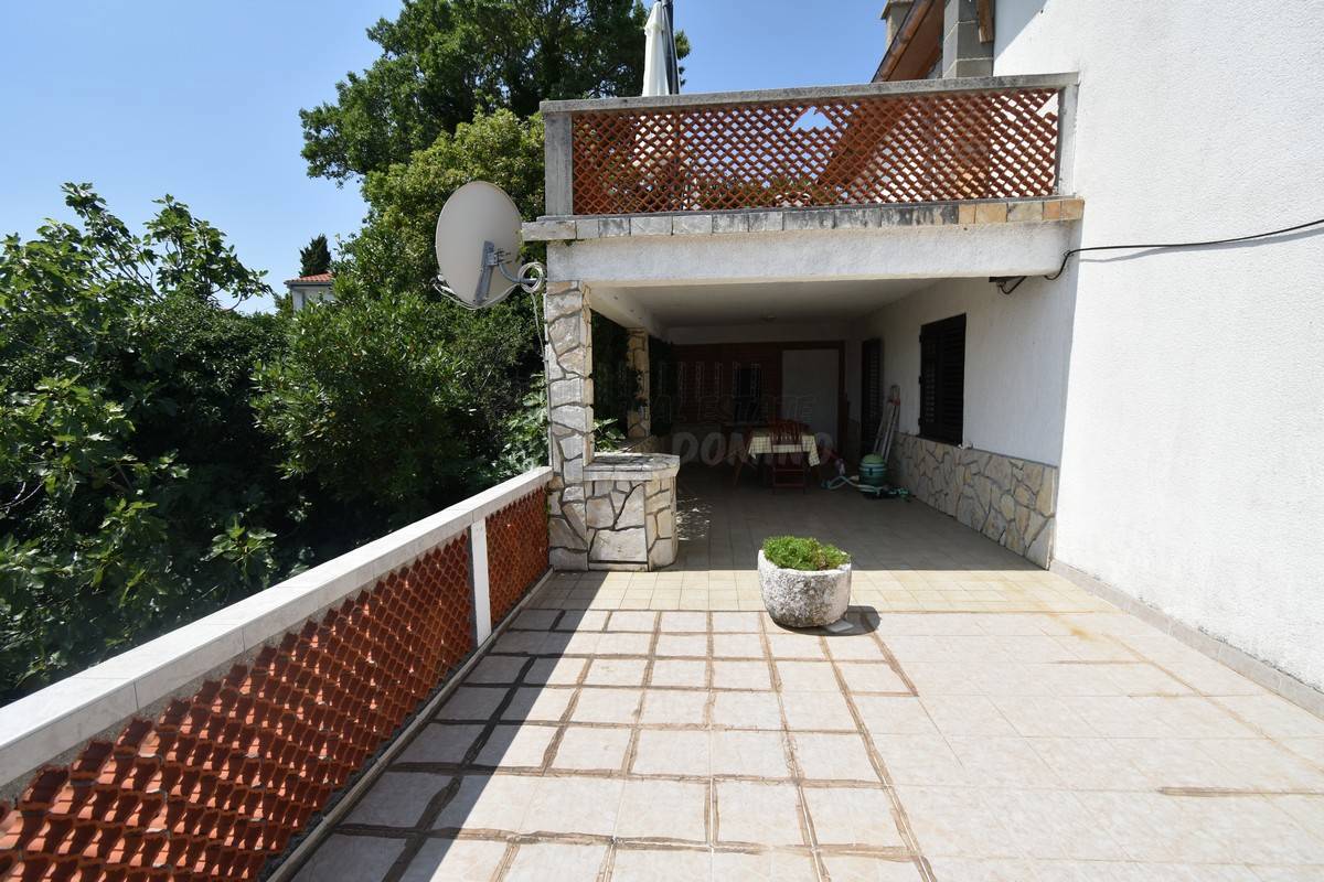 Hiša s 3 apartmaji in čudovitim razgledom! šilo!