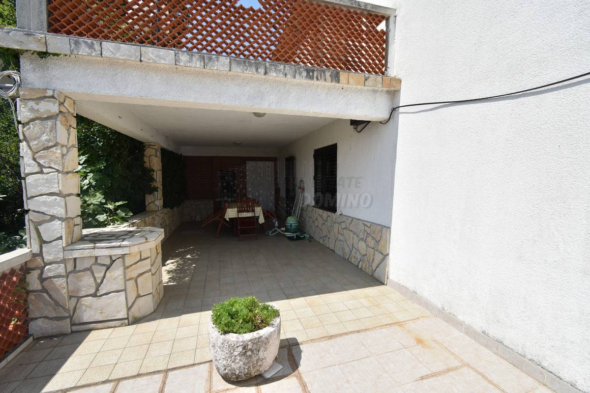 Hiša s 3 apartmaji in čudovitim razgledom! šilo!